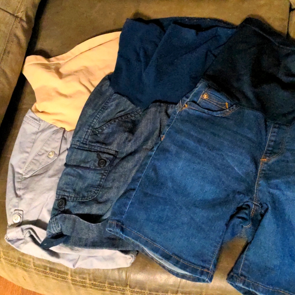 3 pairs of maternity shorts. Gray sz small, skinny sz small, flare sz med.